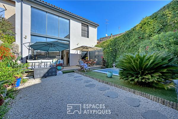 Quand la lumière réinvente une ancienne écurie