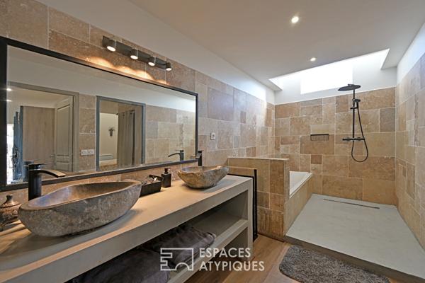 Quand la lumière réinvente une ancienne écurie