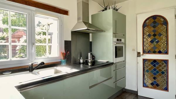 Propriete
                                                                                                                                                                                                                                                                                                                        4 pièce(s)                                                                                                                                                                                                          2 chambre(s)                                                                                                                                                                                                          87  m²