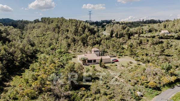 Maison d'architecte écologique 3 chambres 180 m² terrain 1,3 ha piscinable à vendre près Méditerrané