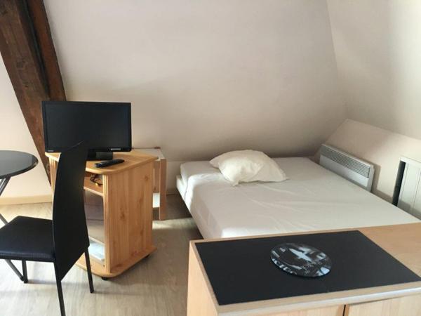 LOCATION STUDIO MEUBLE RIGNAC SANS FRAIS D'AGENCE