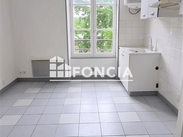 Location Appartement 2 pièces 30 m² - 45 BIS RUE CAMILLE FLAMMARION Melun 77000
