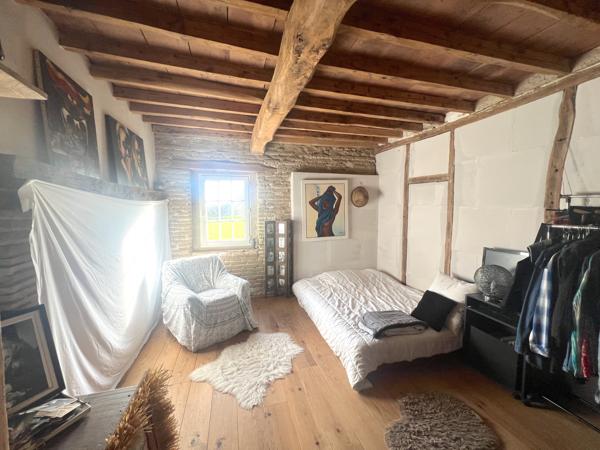 Maison T3 avec dépendance sur un terrain de 6000 m²