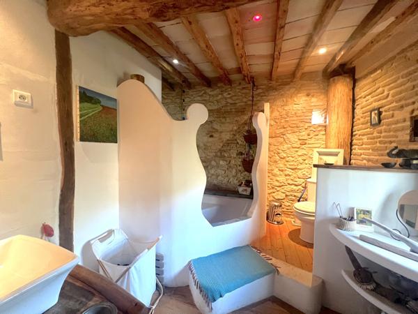 Maison T3 avec dépendance sur un terrain de 6000 m²