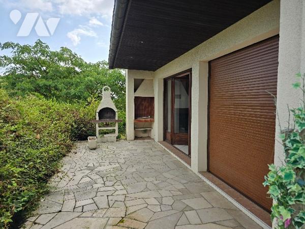 Maison élevée sur sous sol de 107 m2 sur terrain de 3060 m2.