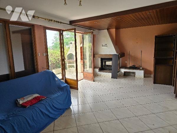 Maison élevée sur sous sol de 107 m2 sur terrain de 3060 m2.