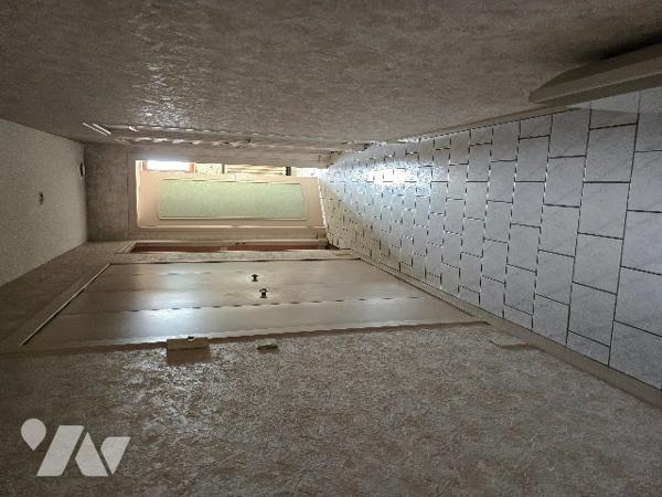 Maison élevée sur sous sol de 107 m2 sur terrain de 3060 m2.