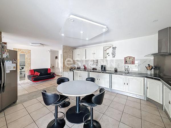 Maison spacieuse à vendre à Saint Maximin la Sainte Baume