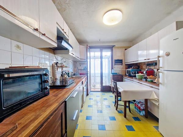 Maison familiale 7 pièces, 2 appartements et local professionnel – À 10 minutes à pied de l’océan SAINT JEAN DE LUZ (64)