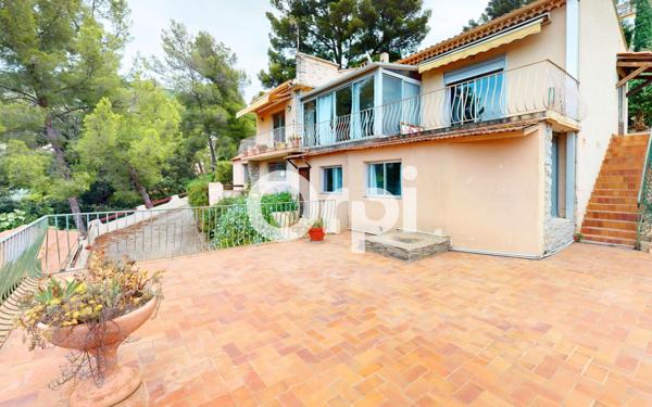 Maison à vendre    6 pièces • 177 m2 Carqueiranne