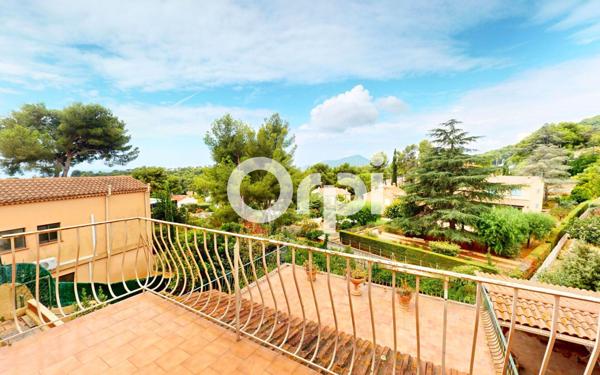 Maison à vendre    6 pièces • 177 m2 Carqueiranne