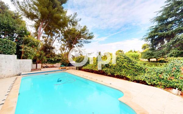 Maison à vendre    6 pièces • 177 m2 Carqueiranne