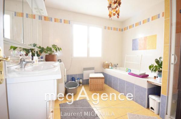 Maison à VILLENEUVE-LES-BEZIERS, 34420 - 6 pièces 130m²