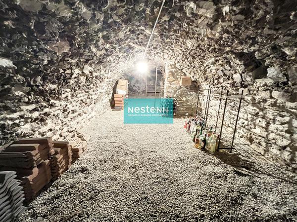 A Vendre - plein coeur de Leuville - proche des ecoles, des transports et des commerces - beaux volumes