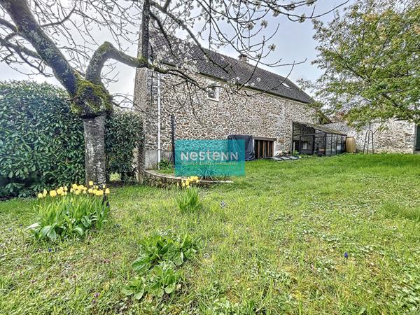 A Vendre - plein coeur de Leuville - proche des ecoles, des transports et des commerces - beaux volumes