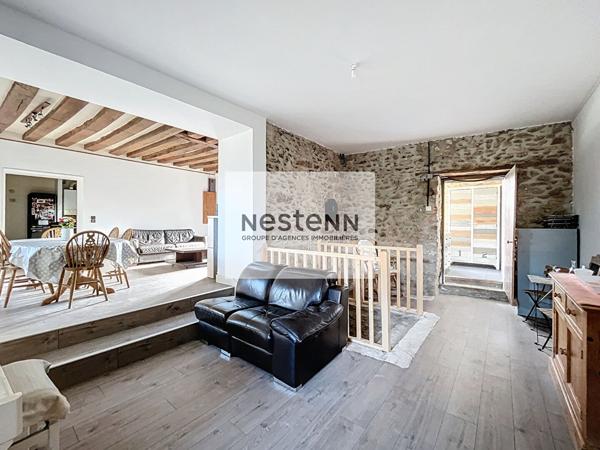 A Vendre - plein coeur de Leuville - proche des ecoles, des transports et des commerces - beaux volumes