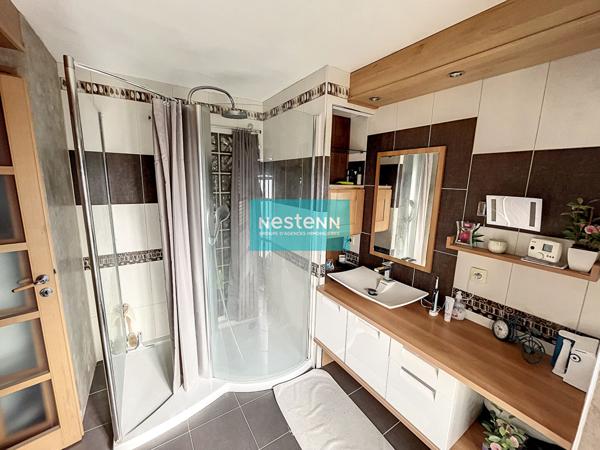 A Vendre - plein coeur de Leuville - proche des ecoles, des transports et des commerces - beaux volumes