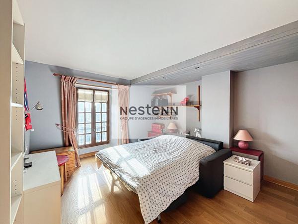 A Vendre - plein coeur de Leuville - proche des ecoles, des transports et des commerces - beaux volumes