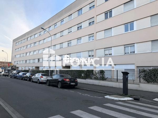 Location Studio 15.74 m² - 16/22 RUE ROUSTAING Talence 33400