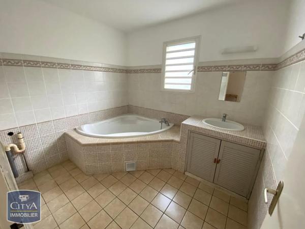 Maison à louer 5 pièces 124.81m² Saint-Paul (97434)