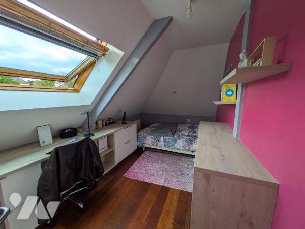 Clohars, proche des commodités, et au calme, maison avec vie de plain pied composée comme suit:...