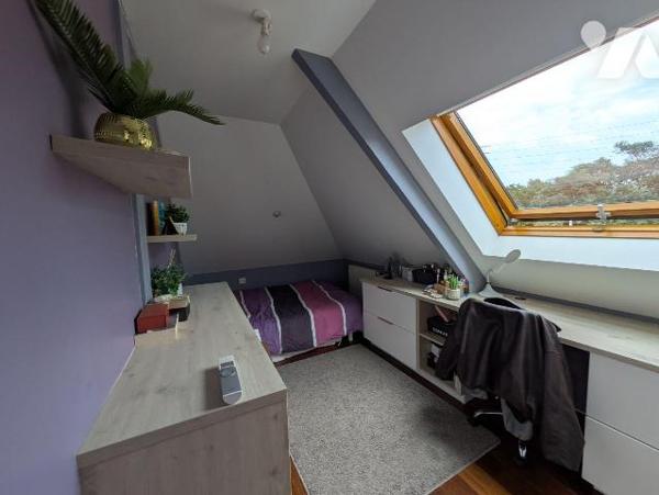 Clohars, proche des commodités, et au calme, maison avec vie de plain pied composée comme suit:...