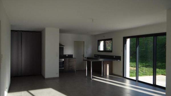 Maison Gorges 4 P . 3 Chs . 1 Garage . 96.33 M² . T 413 M² . Accessible PMR. Terrasse