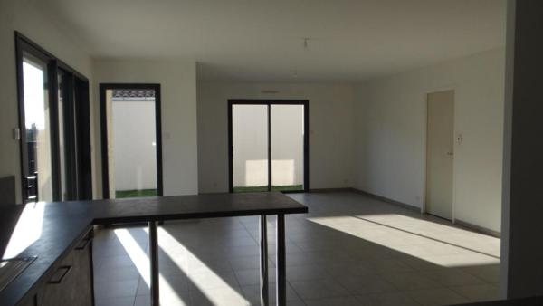 Maison Gorges 4 P . 3 Chs . 1 Garage . 96.33 M² . T 413 M² . Accessible PMR. Terrasse