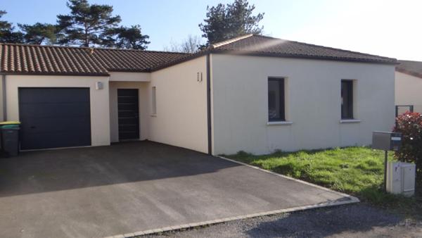 Maison Gorges 4 P . 3 Chs . 1 Garage . 96.33 M² . T 413 M² . Accessible PMR. Terrasse