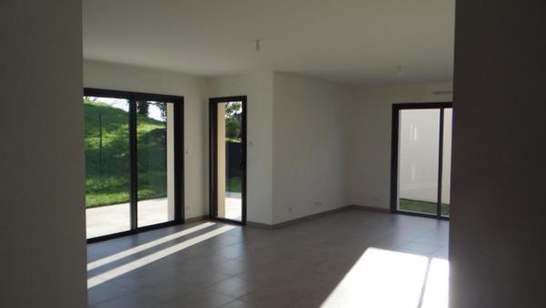 Maison Gorges 4 P . 3 Chs . 1 Garage . 96.33 M² . T 413 M² . Accessible PMR. Terrasse