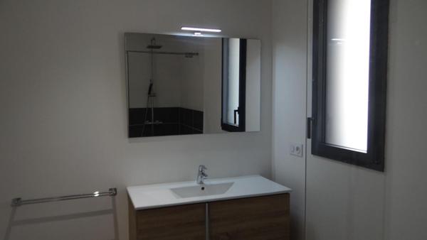 Maison Gorges 4 P . 3 Chs . 1 Garage . 96.33 M² . T 413 M² . Accessible PMR. Terrasse