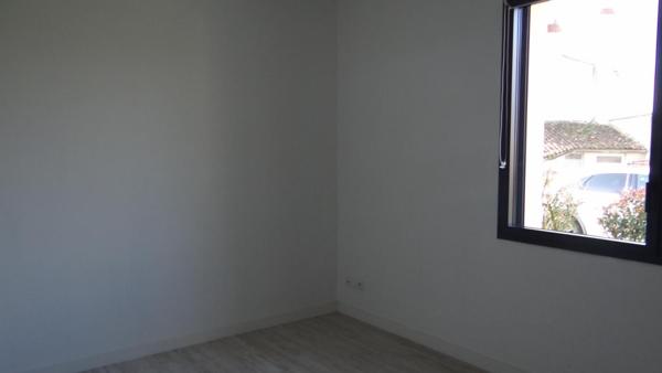 Maison Gorges 4 P . 3 Chs . 1 Garage . 96.33 M² . T 413 M² . Accessible PMR. Terrasse