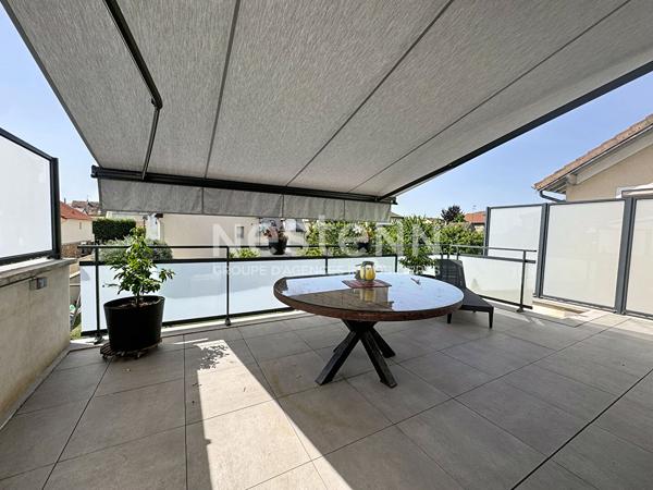 A vendre maison située à Morangis proche des commerces, des écoles et des transports. Proximité immédiate des réseaux routiers en direction de Paris, Antony, Massy, Palaiseau notamment.