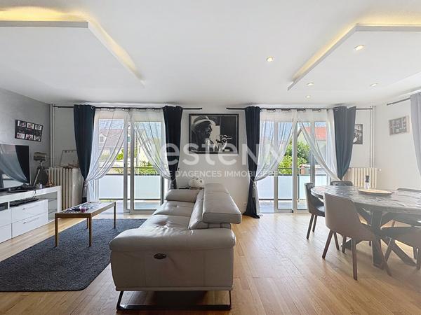 A vendre maison située à Morangis proche des commerces, des écoles et des transports. Proximité immédiate des réseaux routiers en direction de Paris, Antony, Massy, Palaiseau notamment.