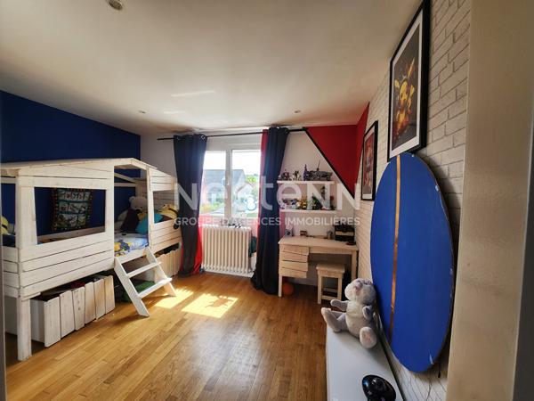 A vendre maison située à Morangis proche des commerces, des écoles et des transports. Proximité immédiate des réseaux routiers en direction de Paris, Antony, Massy, Palaiseau notamment.