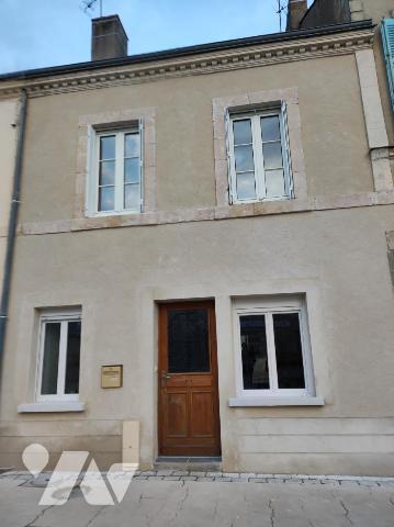 Maison de ville de 98m² entièrement rénovée au coeur de BEAUMONT SUR SARTHE