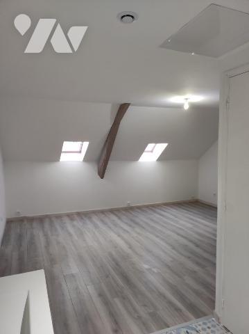 Maison de ville de 98m² entièrement rénovée au coeur de BEAUMONT SUR SARTHE