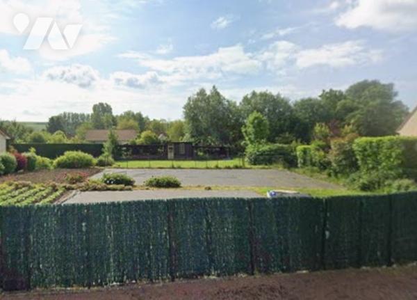 Terrain à bâtir au cœur d'un village de la vallée de la Course,
A moins de 10mn de Montreuil-Sur-Mer