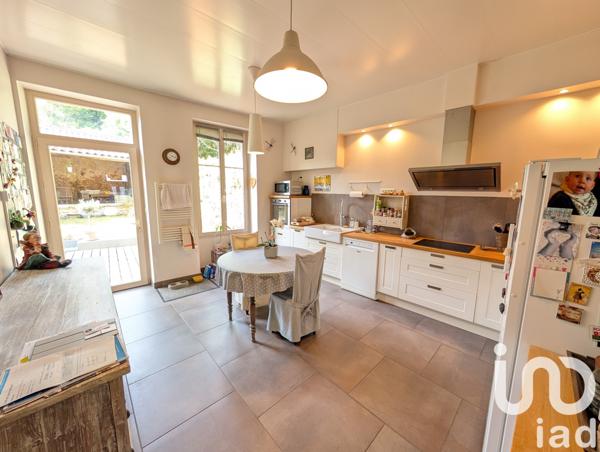 Maison à vendre 6 pièces 184 m² Lussac-les-Châteaux