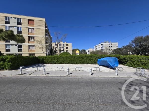 Parking à vendre  30 m 2   MARSEILLE  - 13006