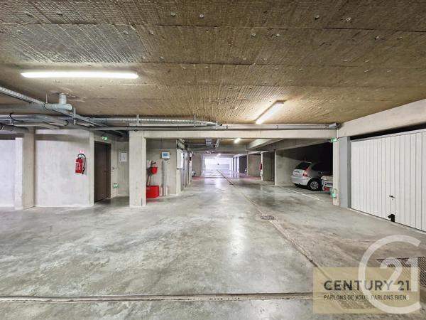 Parking à vendre  30 m 2   MARSEILLE  - 13006