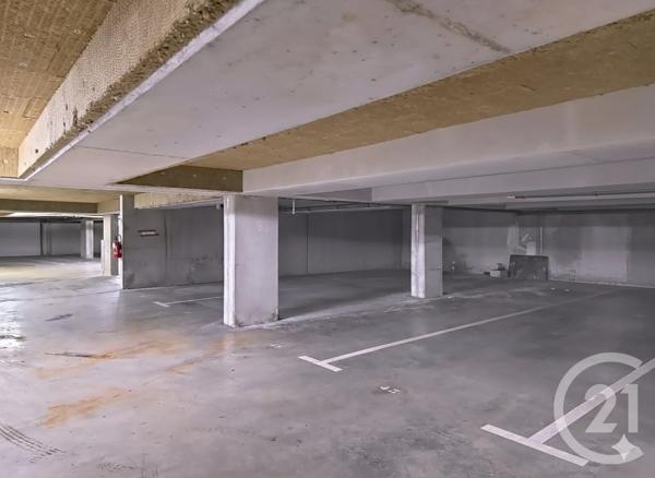Parking à vendre  30 m 2   MARSEILLE  - 13006