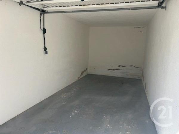 Parking à vendre  30 m 2   MARSEILLE  - 13006