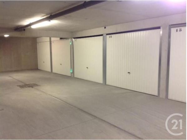 Parking à vendre  30 m 2   MARSEILLE  - 13006