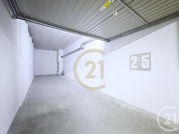 Parking à vendre  30 m 2   MARSEILLE  - 13006