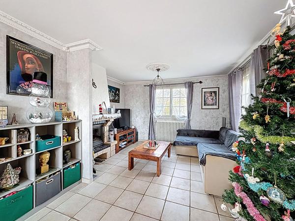 Maison Villiers Sur Morin - 4 chambres et 1 bureau - sous-sol total - jardin 983 m2