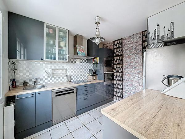 Maison Villiers Sur Morin - 4 chambres et 1 bureau - sous-sol total - jardin 983 m2