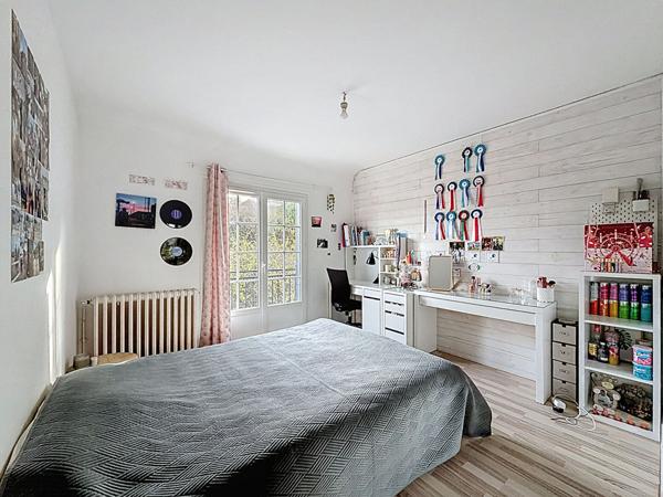 Maison Villiers Sur Morin - 4 chambres et 1 bureau - sous-sol total - jardin 983 m2