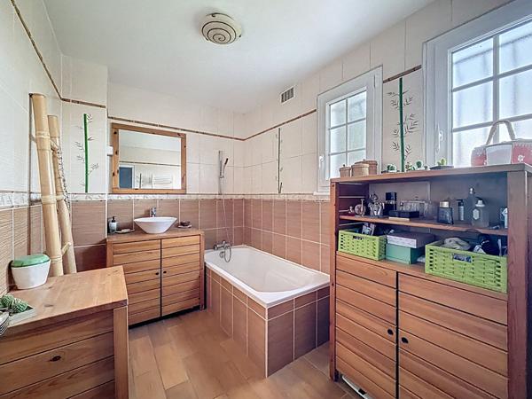 Maison Villiers Sur Morin - 4 chambres et 1 bureau - sous-sol total - jardin 983 m2