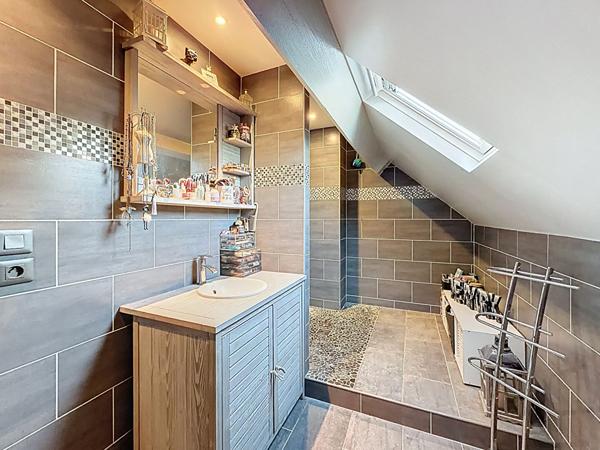 Maison Villiers Sur Morin - 4 chambres et 1 bureau - sous-sol total - jardin 983 m2